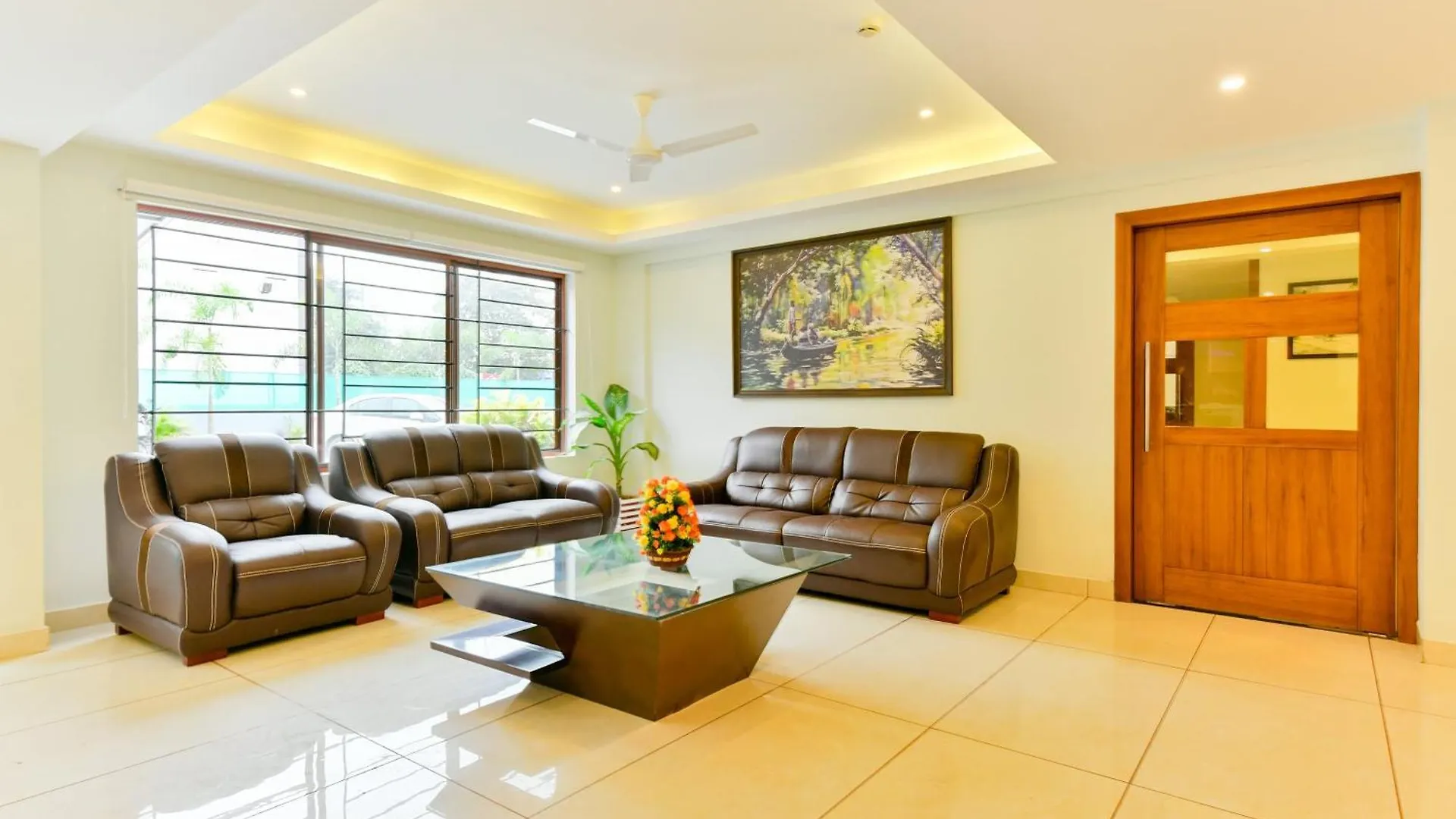 Super Townhouse Vembanad Tourist Home Vaikom Hotel