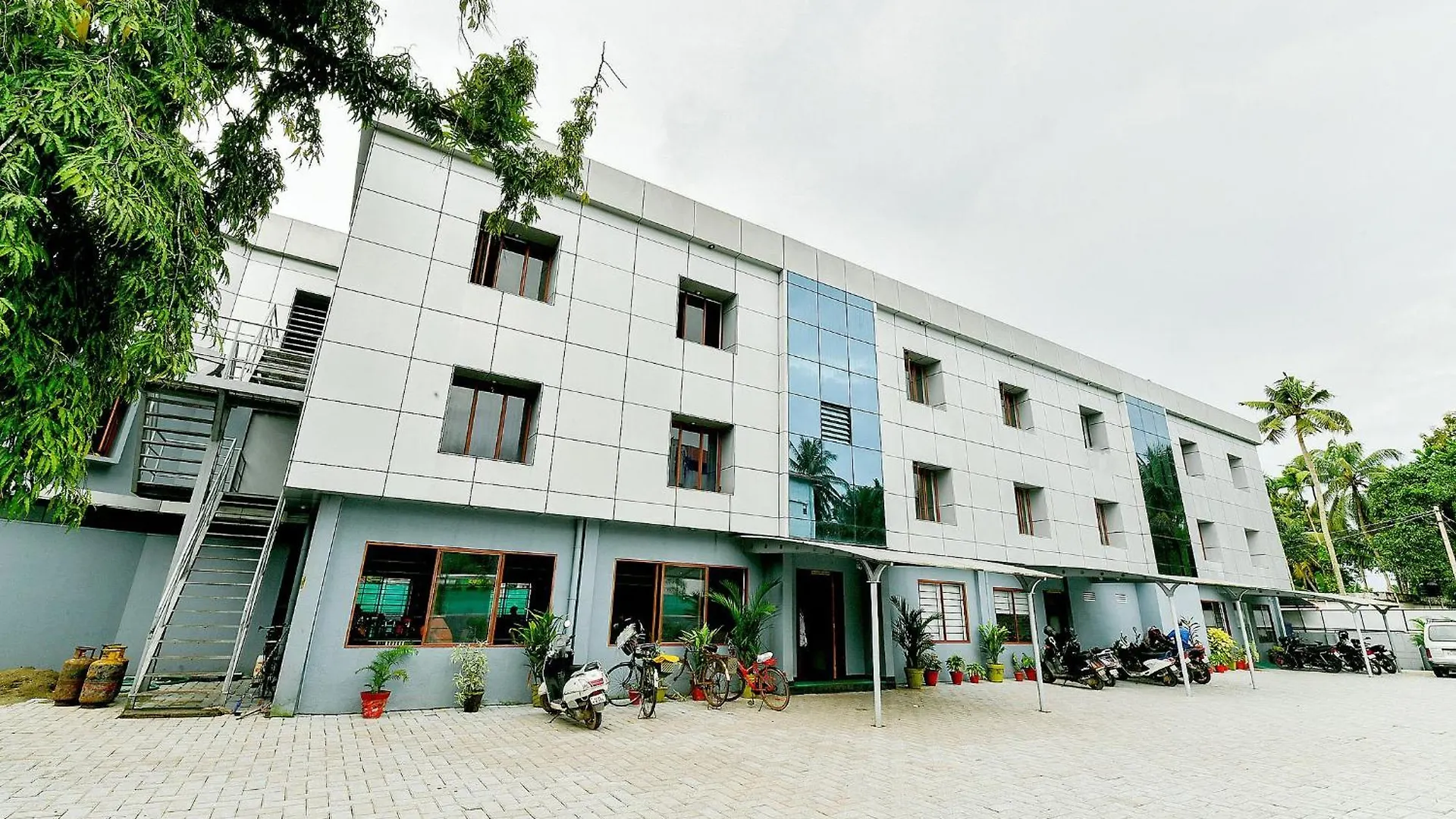 Super Townhouse Vembanad Tourist Home Vaikom Hotel