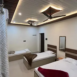 Gauri Kedareshwar Varanasi